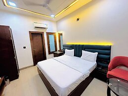 Hotel sadhana palace