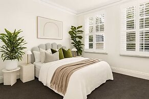 Stylish 4BR City Retreat
