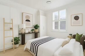 Stylish 4BR City Retreat