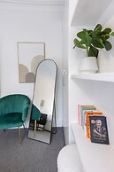 Stylish 4BR City Retreat