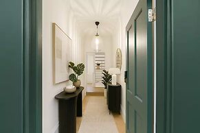 Stylish 4BR City Retreat