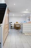 Stylish 4BR City Retreat