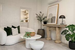 Stylish 4BR City Retreat
