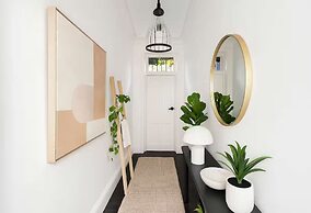 Stylish 4BR City Retreat