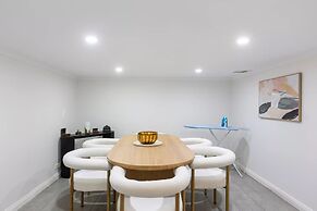 Stylish 4BR City Retreat