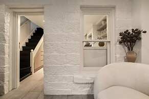 Stylish 4BR City Retreat