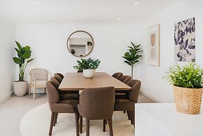 Stylish 4BR City Retreat