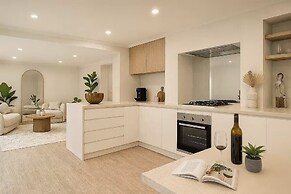 Stylish 4BR City Retreat