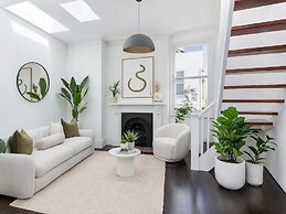 Stylish 4BR City Retreat