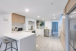 Stylish 4BR City Retreat