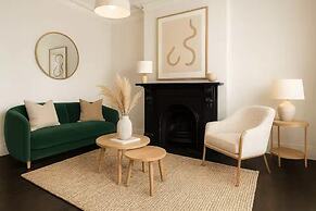 Stylish 4BR City Retreat