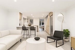 Stylish 4BR City Retreat