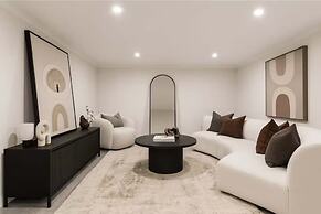 Stylish 4BR City Retreat