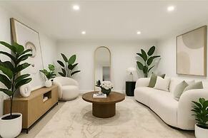 Stylish 4BR City Retreat