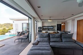 Seaview Hillside 3BR Infinity Pool V254