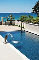 Bumblebee apartments & rooms with pool