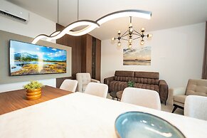Bumblebee apartments & rooms with pool