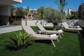 Bumblebee apartments & rooms with pool