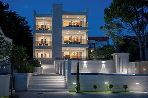 Bumblebee apartments & rooms with pool