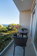 Bumblebee apartments & rooms with pool