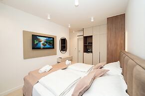 Bumblebee apartments & rooms with pool