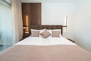 Bumblebee apartments & rooms with pool