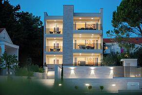 Bumblebee apartments & rooms with pool