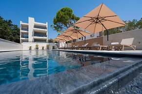 Bumblebee apartments & rooms with pool