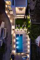 Bumblebee apartments & rooms with pool