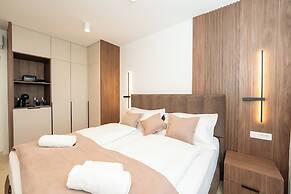 Bumblebee apartments & rooms with pool