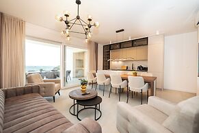 Bumblebee apartments & rooms with pool