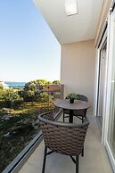 Bumblebee apartments & rooms with pool