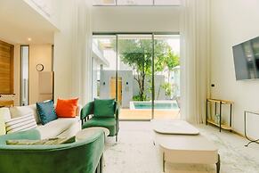 Teak 5BR Pool Villa Bang Tao + Airport Shuttle