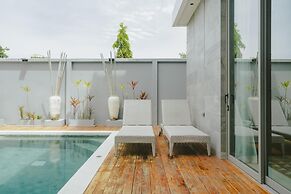 Teak 5BR Pool Villa Bang Tao + Airport Shuttle
