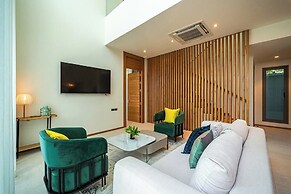 Teak 5BR Pool Villa Bang Tao + Airport Shuttle