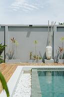 Teak 5BR Pool Villa Bang Tao + Airport Shuttle