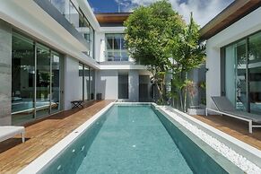 Teak 5BR Pool Villa Bang Tao + Airport Shuttle