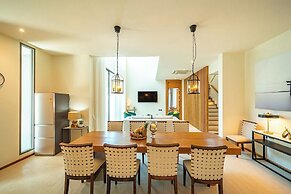 Teak 5BR Pool Villa Bang Tao + Airport Shuttle