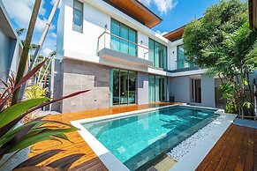 Teak 5BR Pool Villa Bang Tao + Airport Shuttle