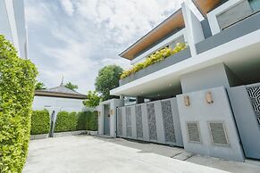 Teak 5BR Pool Villa Bang Tao + Airport Shuttle