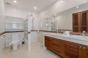 Luxury 3BR Villa 5 Private Pool, Gym & Jacuzzi