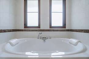 Luxury 3BR Villa 5 Private Pool, Gym & Jacuzzi