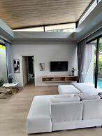 Stylish 2BR Naiton Aileen Villa w/ Private Pool