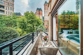 Room-heinemann Hotel Courtyard or Terrac
