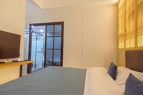 Room-heinemann Hotel Courtyard or Terrac
