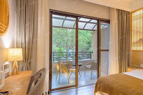 Room-heinemann Hotel Courtyard or Terrac