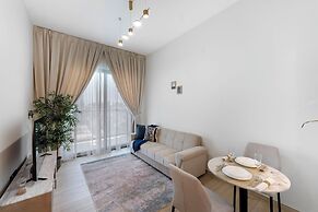 Elegant 1BR Stay in Binghatti Heights