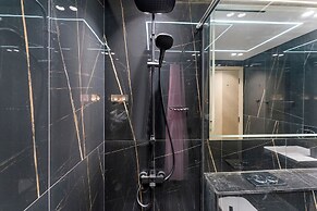 Elegant 1BR Stay in Binghatti Heights