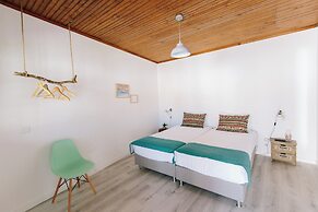 Zulla Nazaré Surf Village