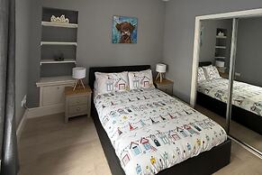1 Bed Flat - Sleeps 2 - Parking - Wifi